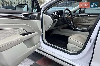 Седан Ford Fusion 2017 в 