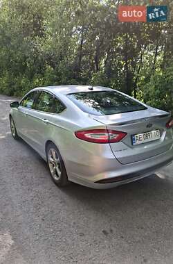 Седан Ford Fusion 2013 в 