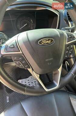 Седан Ford Fusion 2017 в 