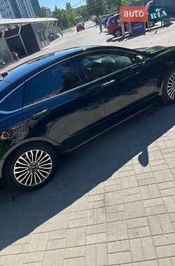 Седан Ford Fusion 2017 в 