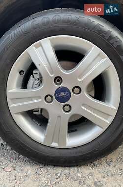Хэтчбек Ford Fusion 2011 в 
