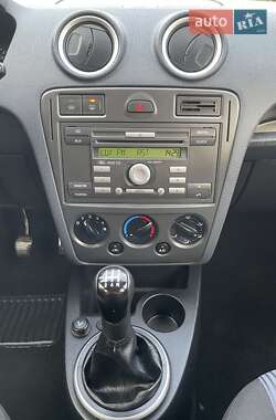 Хэтчбек Ford Fusion 2011 в 