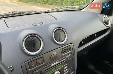 Хэтчбек Ford Fusion 2011 в 