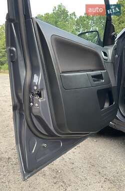 Хэтчбек Ford Fusion 2011 в 