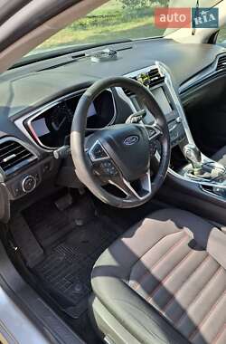 Седан Ford Fusion 2013 в 
