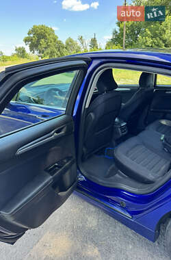 Седан Ford Fusion 2015 в 