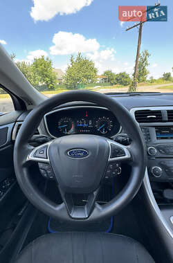 Седан Ford Fusion 2015 в 