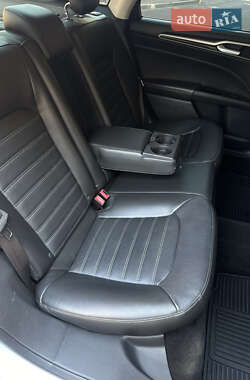 Седан Ford Fusion 2013 в 