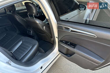 Седан Ford Fusion 2013 в 
