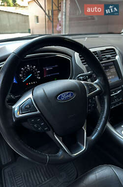Седан Ford Fusion 2013 в 