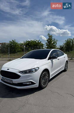 Седан Ford Fusion 2016 в 