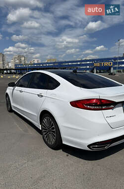 Седан Ford Fusion 2016 в 