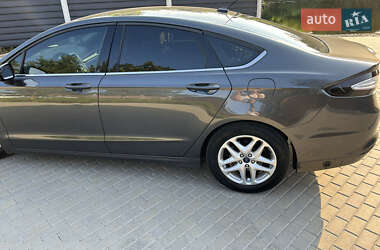 Седан Ford Fusion 2015 в 