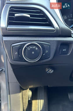 Седан Ford Fusion 2015 в 