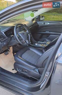 Седан Ford Fusion 2018 в 
