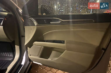 Седан Ford Fusion 2013 в 