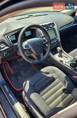 Седан Ford Fusion 2013 в 