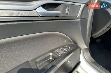Седан Ford Fusion 2019 в 
