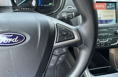 Седан Ford Fusion 2019 в 