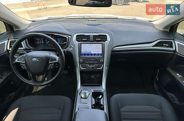 Седан Ford Fusion 2019 в 