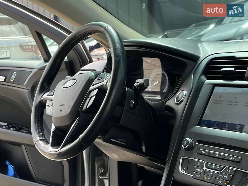 Седан Ford Fusion 2017 в Львові