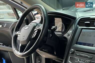 Седан Ford Fusion 2017 в 