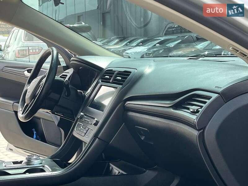 Седан Ford Fusion 2017 в Львові