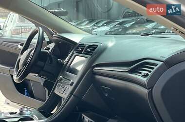 Седан Ford Fusion 2017 в 