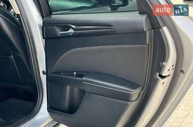 Седан Ford Fusion 2017 в 