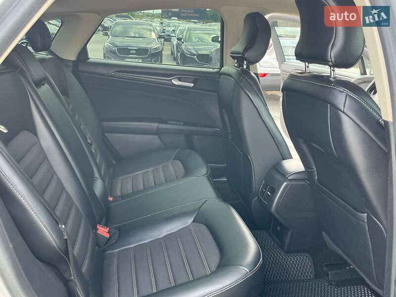 Седан Ford Fusion 2017 в Львові
