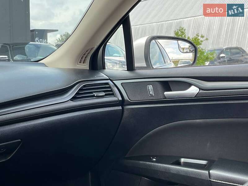 Седан Ford Fusion 2017 в Львові