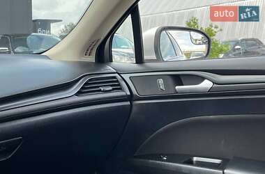 Седан Ford Fusion 2017 в 