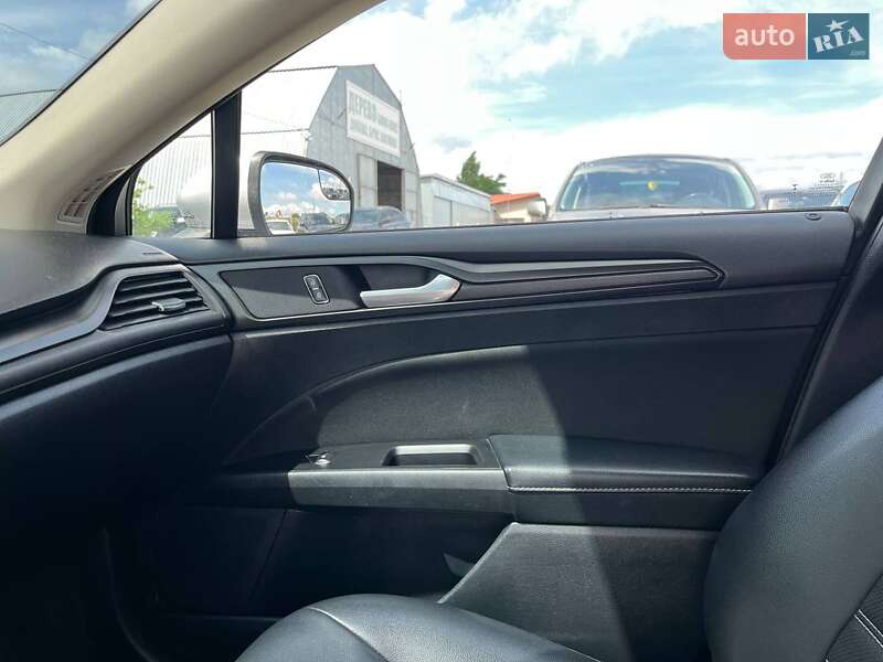 Седан Ford Fusion 2017 в Львові