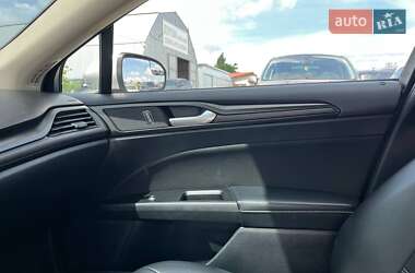 Седан Ford Fusion 2017 в 