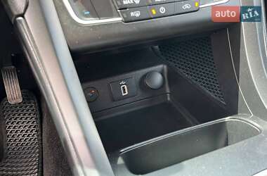 Седан Ford Fusion 2017 в 