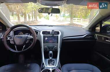 Седан Ford Fusion 2013 в 