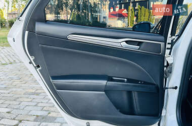 Седан Ford Fusion 2017 в 