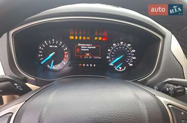 Седан Ford Fusion 2015 в 