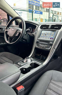 Седан Ford Fusion 2018 в 