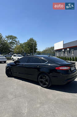 Седан Ford Fusion 2015 в 
