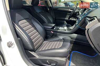 Седан Ford Fusion 2017 в 