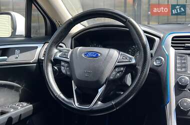 Седан Ford Fusion 2017 в 