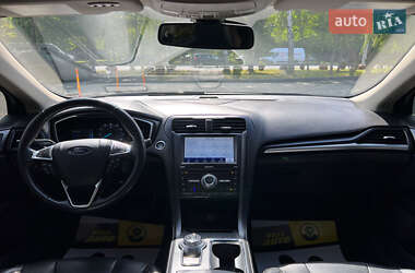 Седан Ford Fusion 2020 в 
