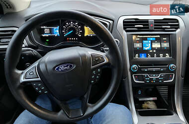 Седан Ford Fusion 2017 в 