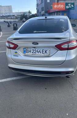 Седан Ford Fusion 2013 в 