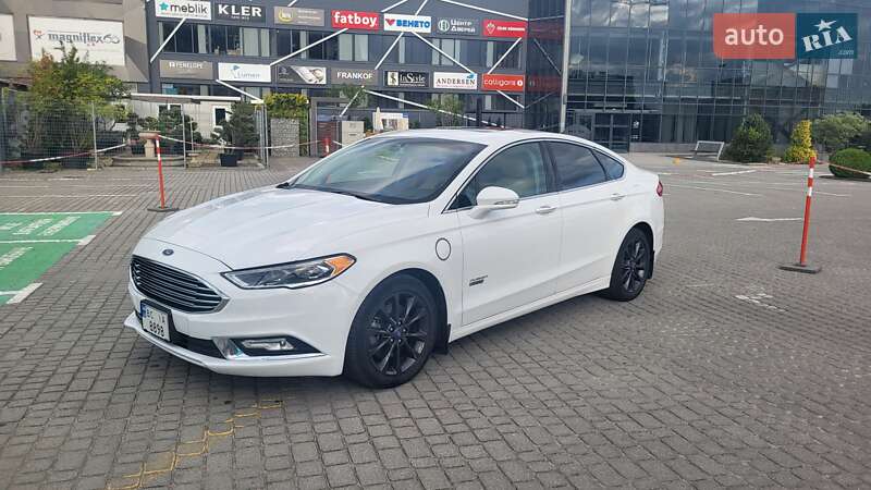 Седан Ford Fusion 2017 в 