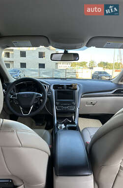 Седан Ford Fusion 2016 в 