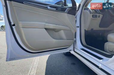 Седан Ford Fusion 2013 в 