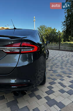 Седан Ford Fusion 2017 в 