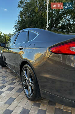 Седан Ford Fusion 2017 в 